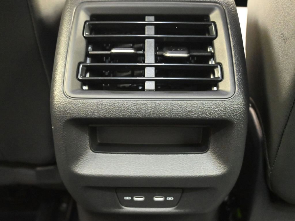 New 2026 Volkswagen Tiguan SE image 21