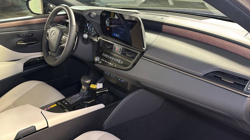 Used 2025 Lexus ES 300h w/ Premium Package image 11