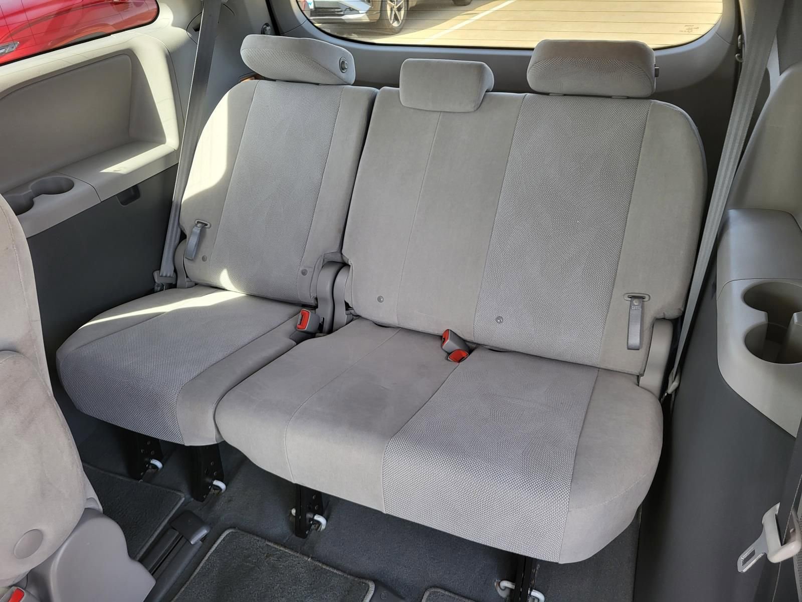 Used 2020 Toyota Sienna L image 13