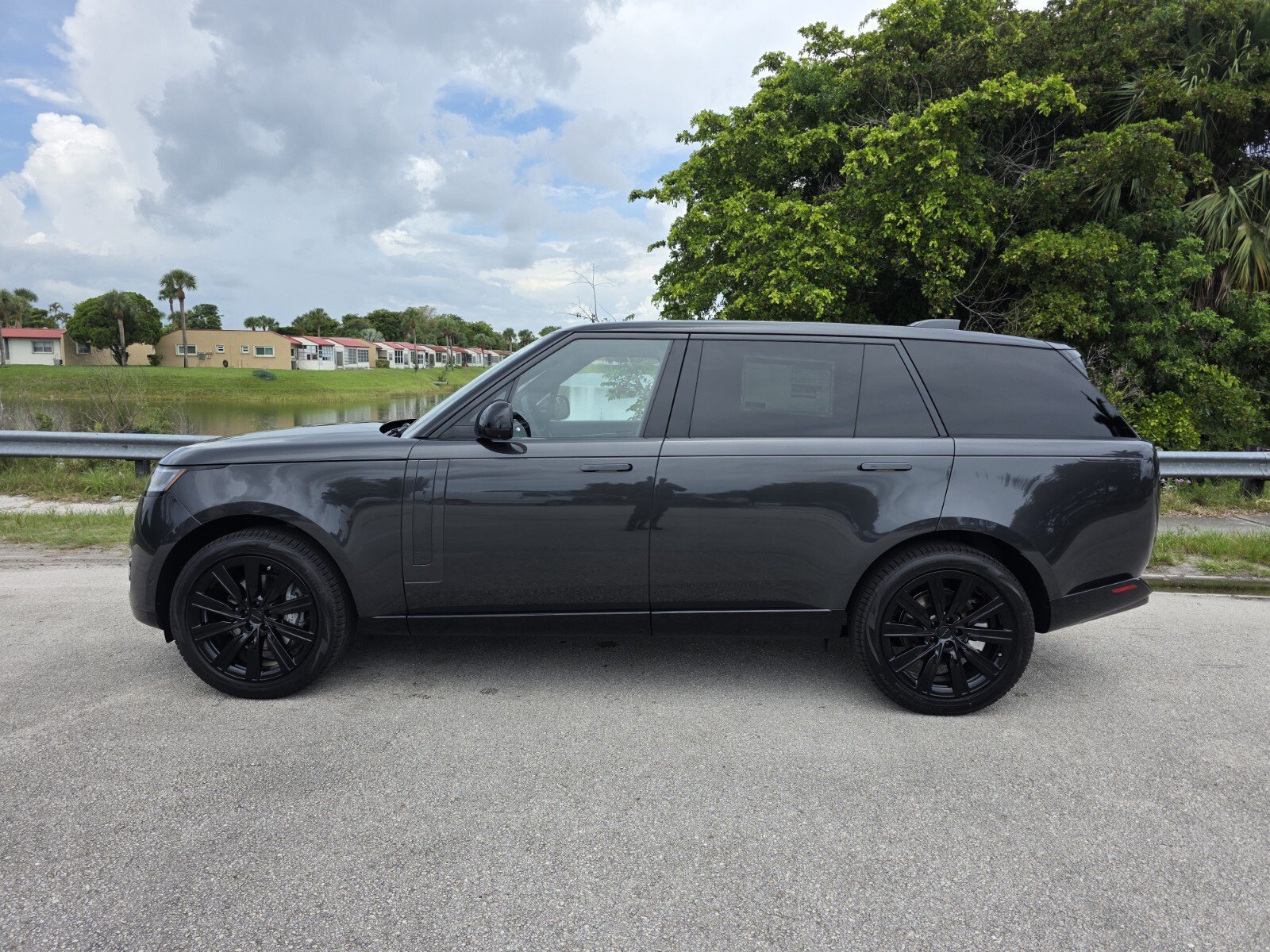 New 2026 Land Rover Range Rover Long Wheelbase SE AWD/4WD image 7