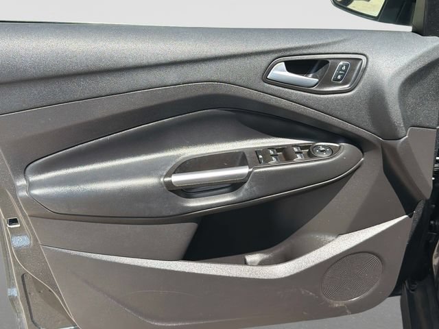 Used 2017 Ford C-MAX Energi Titanium w/ Equipment Group 501A FWD image 18