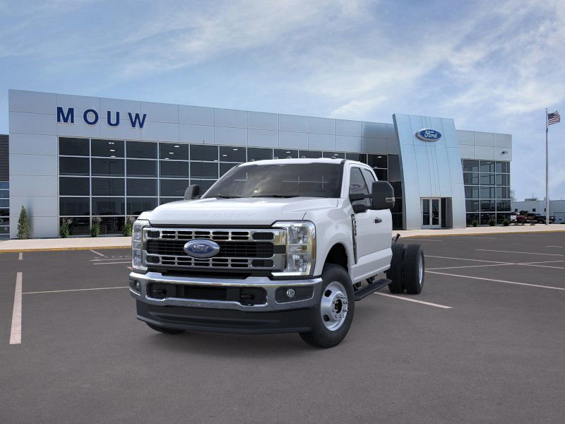 New 2026 Ford F350 XLT image 2