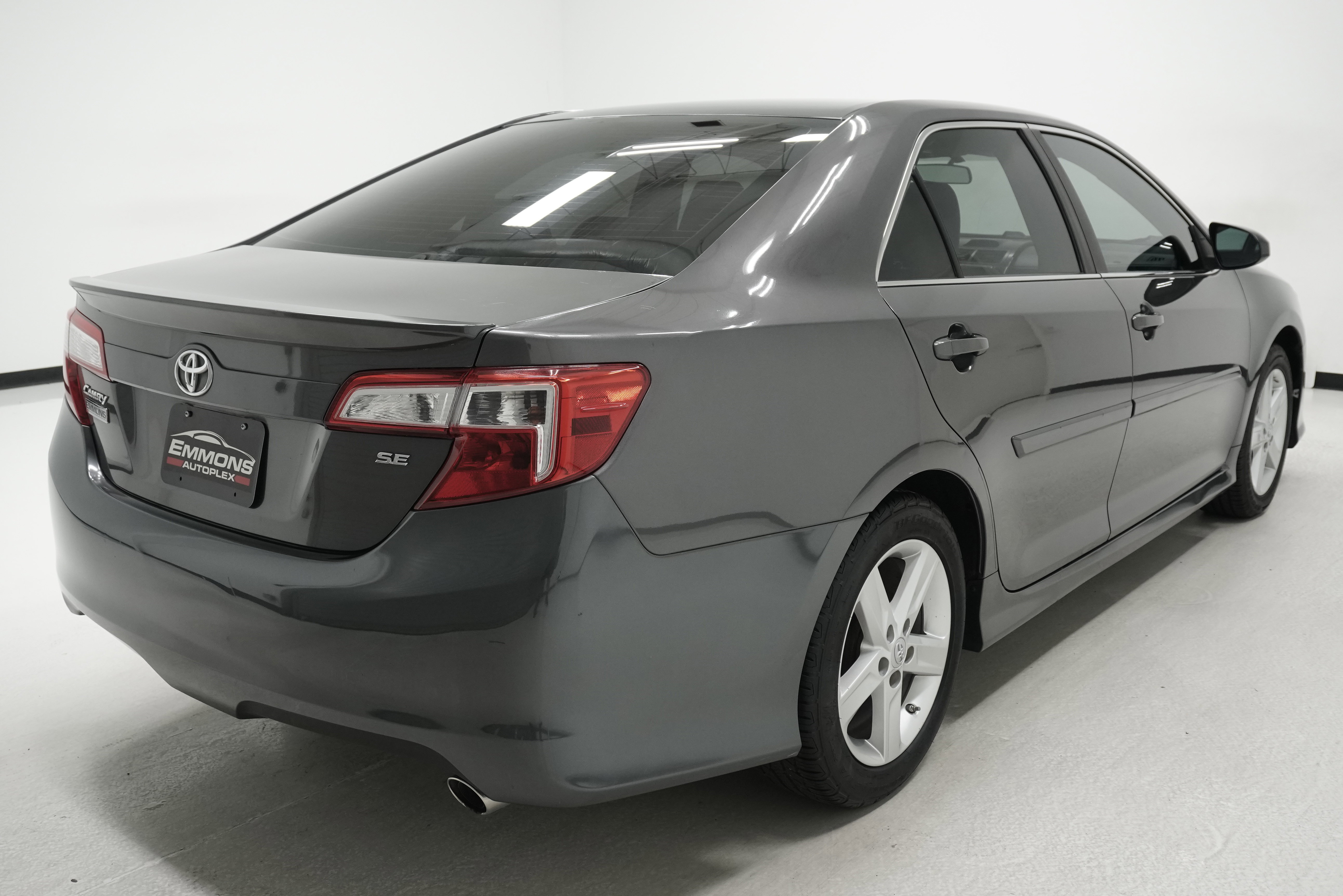 Used 2013 Toyota Camry SE FWD image 4