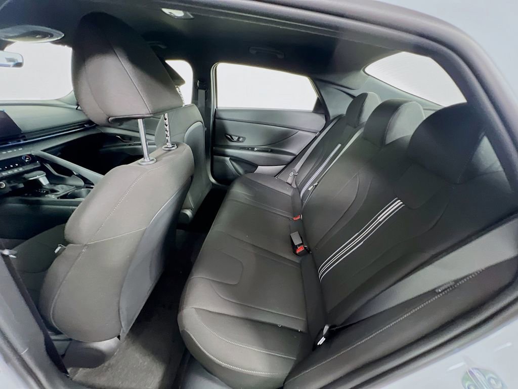New 2025 Hyundai Elantra SEL image 21