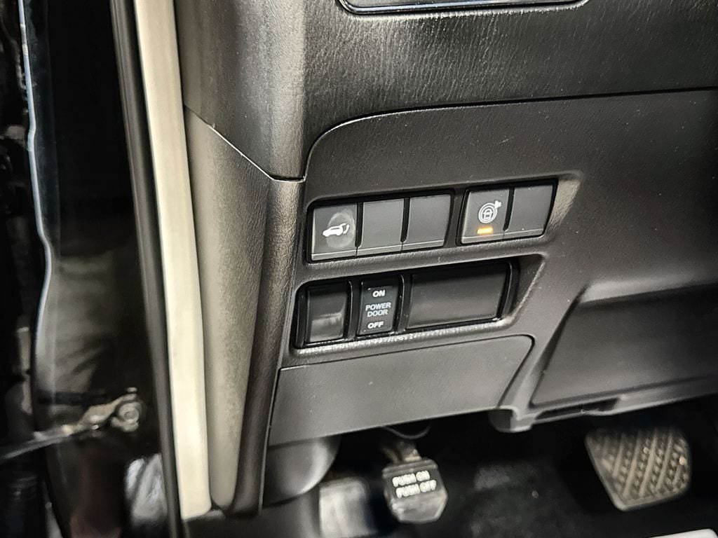 Used 2022 Nissan Armada SV w/ SV Appearance Package RWD image 16