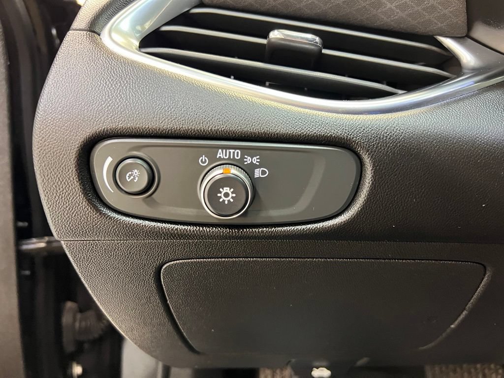 Used 2020 Chevrolet Malibu LT FWD image 18