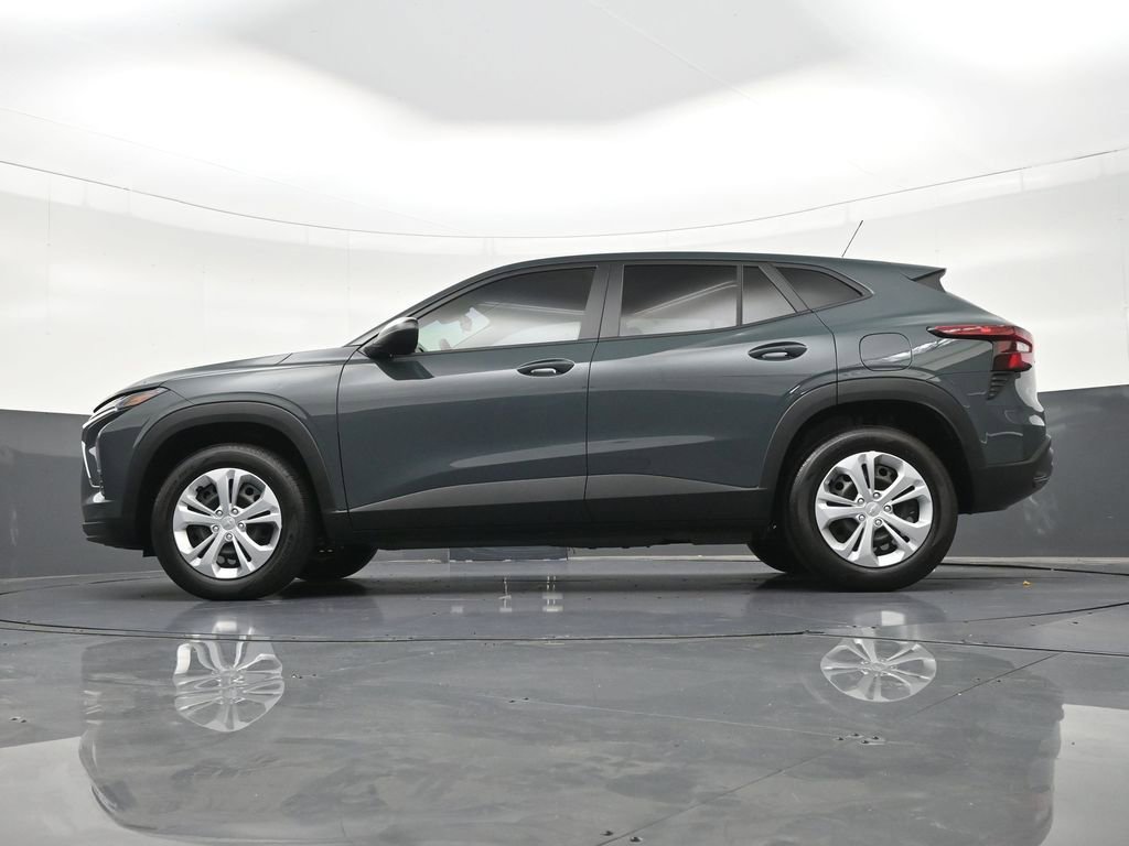 Used 2025 Chevrolet Trax LS FWD image 25