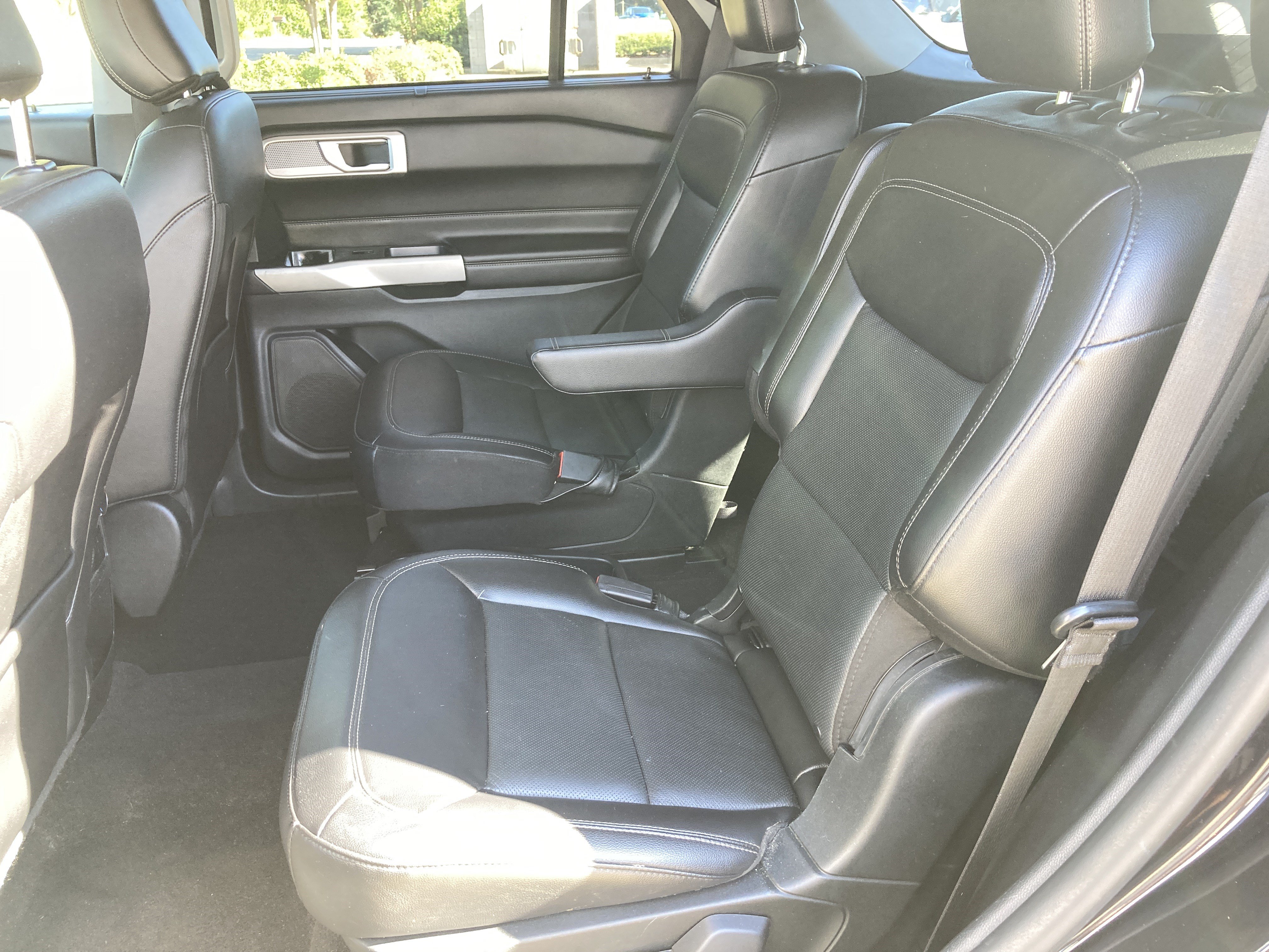 Used 2021 Ford Explorer Limited w/ Equipment Group 301A AWD/4WD image 14