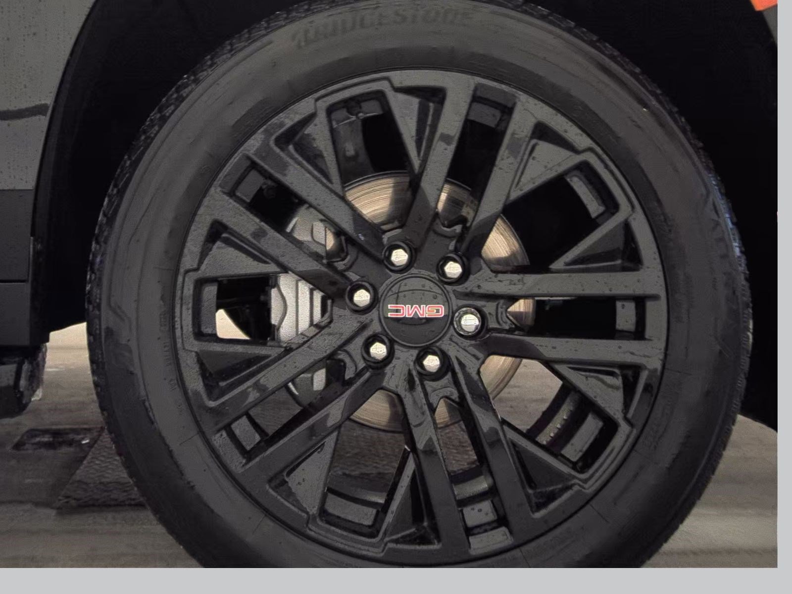 Used 2024 GMC Yukon SLT w/ SLT Luxury Package image 11