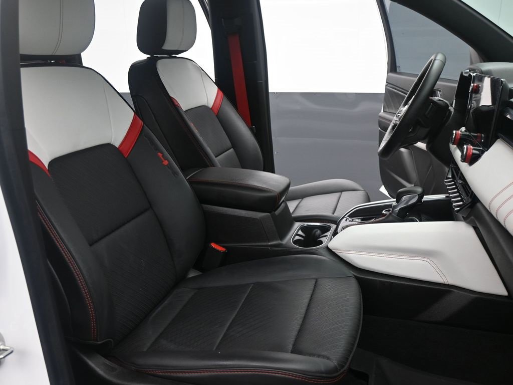 Used 2024 GMC Canyon AT4X image 3