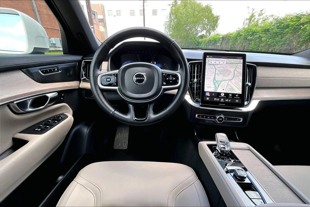 Certified 2025 Volvo XC90 B5 Plus AWD/4WD image 7