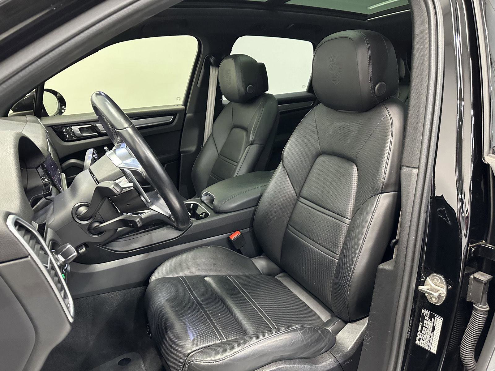 Used 2022 Porsche Cayenne Platinum Edition image 5