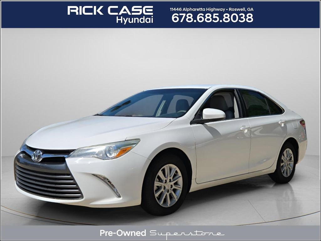 Used 2016 Toyota Camry LE image 1