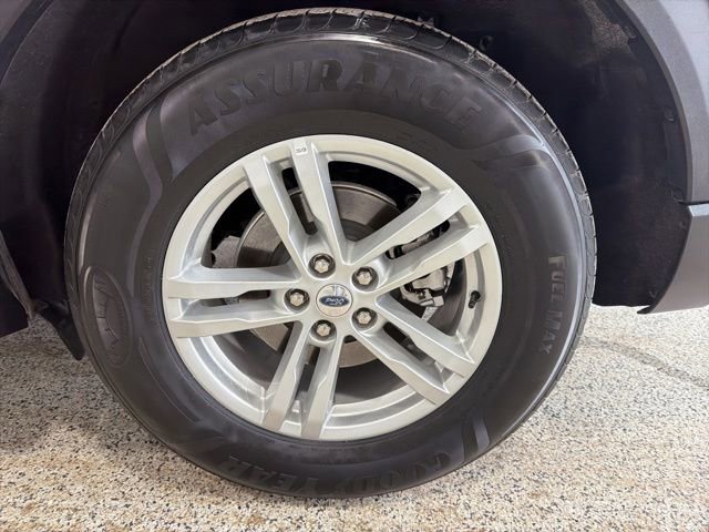 Used 2023 Ford Explorer XLT image 36