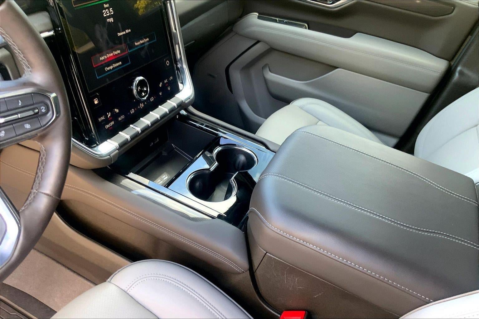 Used 2026 GMC Yukon Elevation AWD/4WD image 18