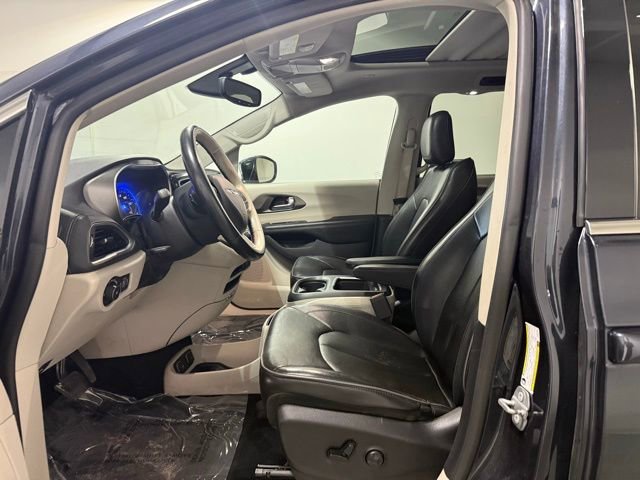 Used 2019 Chrysler Pacifica Limited w/ Tire & Wheel Group image 12