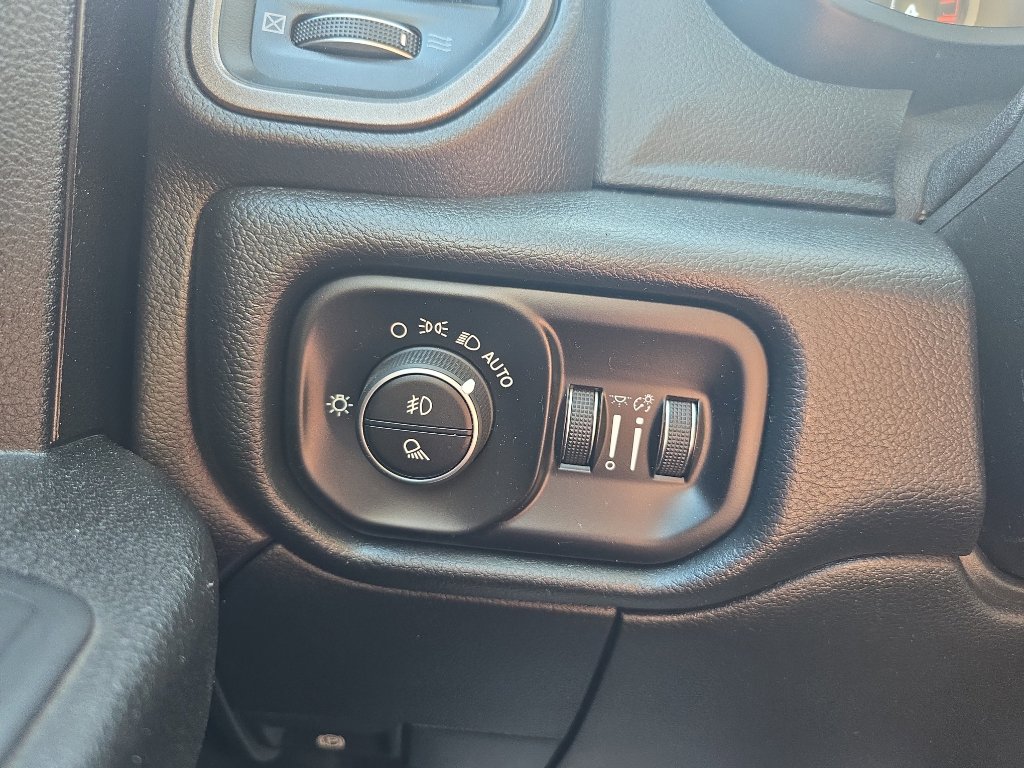 Used 2019 RAM 2500 Tradesman w/ Chrome Appearance Group image 24