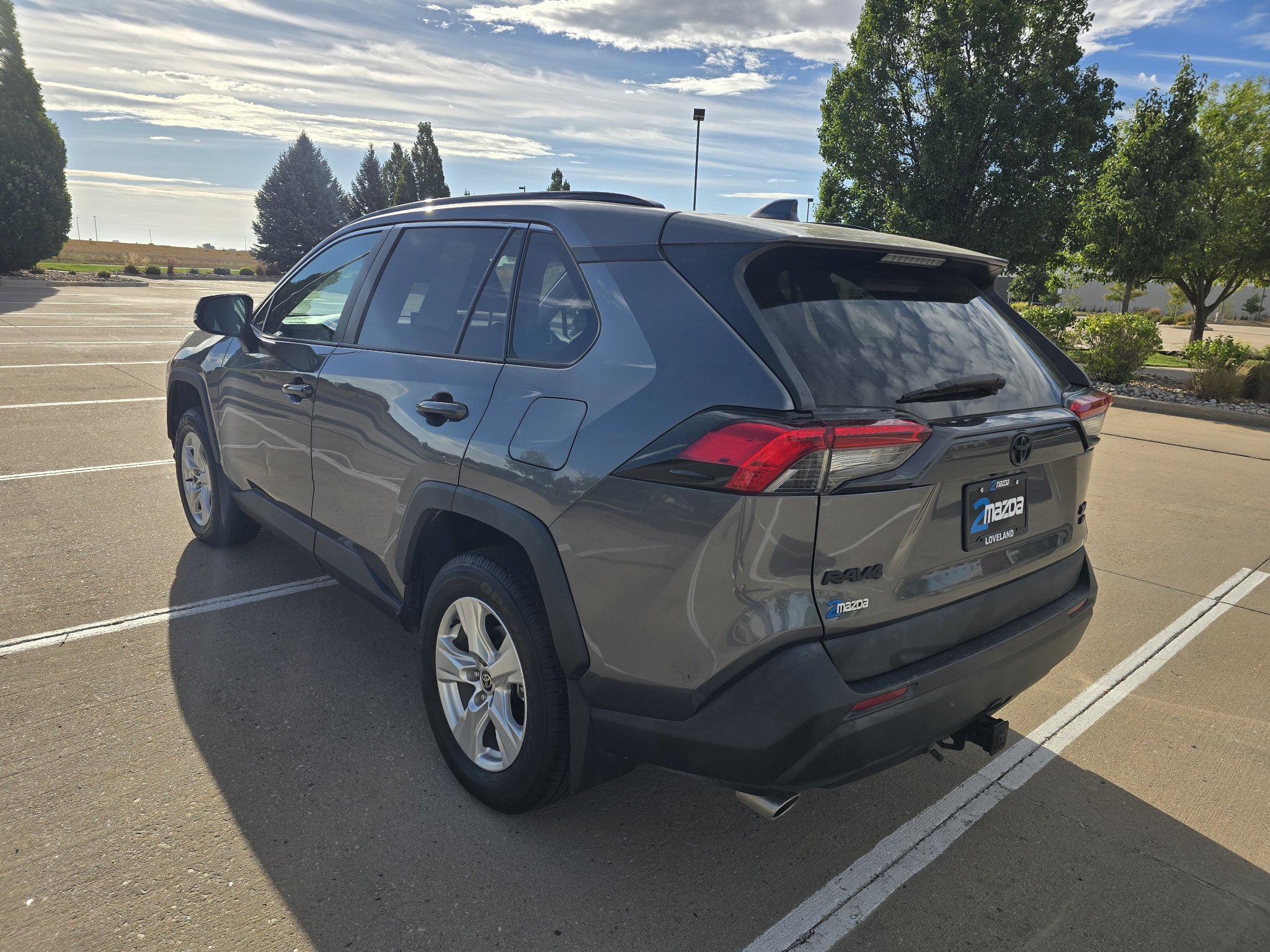 Used 2021 Toyota RAV4 XLE AWD/4WD image 3