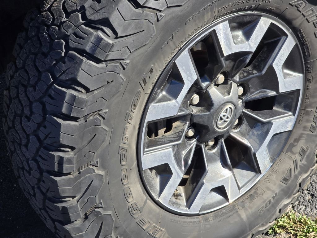 Used 2020 Toyota Tacoma TRD Off-Road w/ Technology Package AWD/4WD image 26