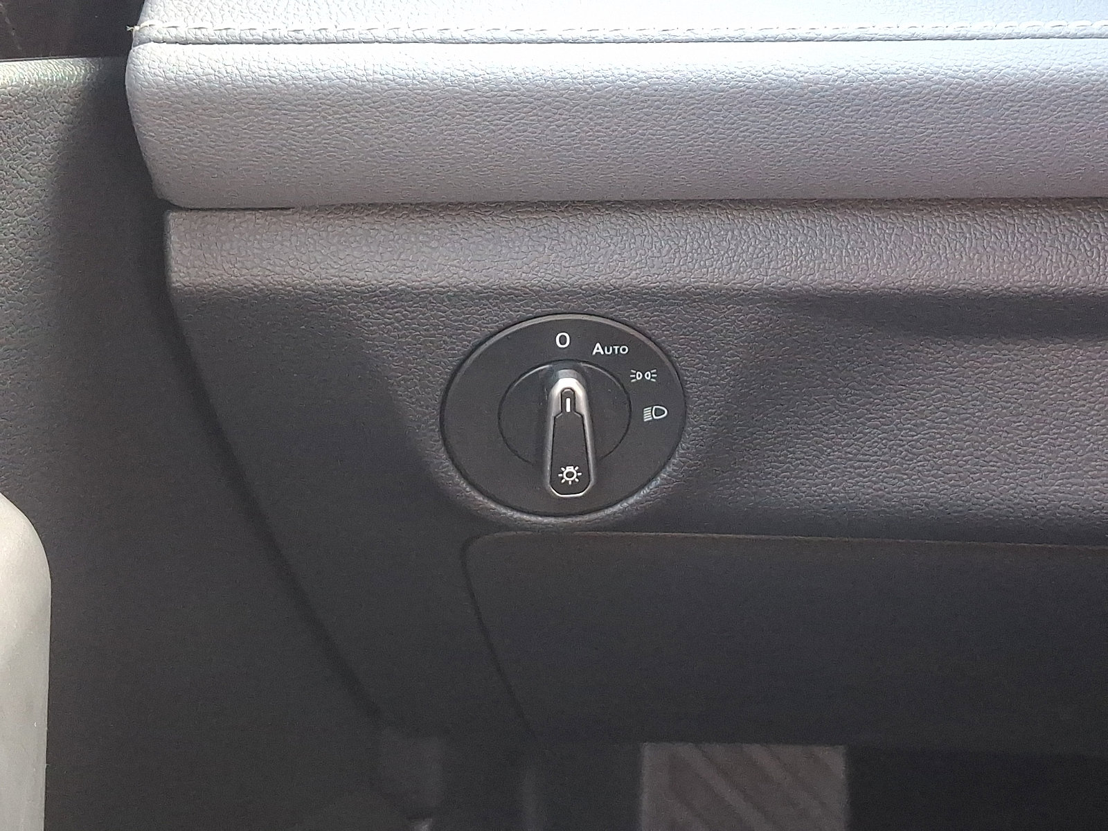 Certified 2025 Volkswagen Jetta SEL image 24