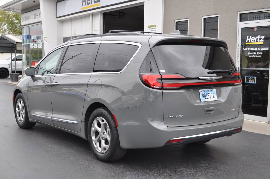 Used 2022 Chrysler Pacifica Limited image 4