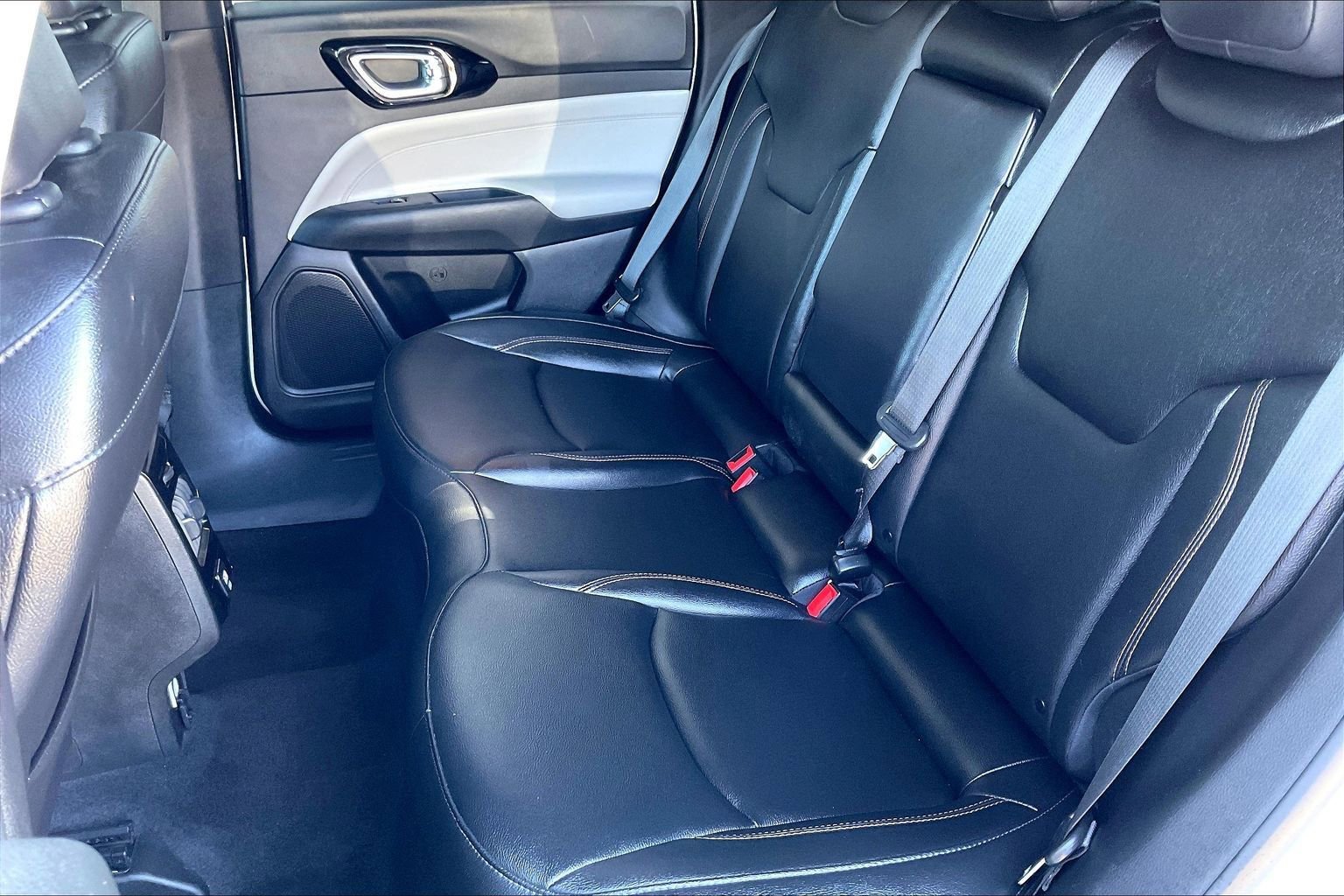 Used 2024 Jeep Compass Limited image 17