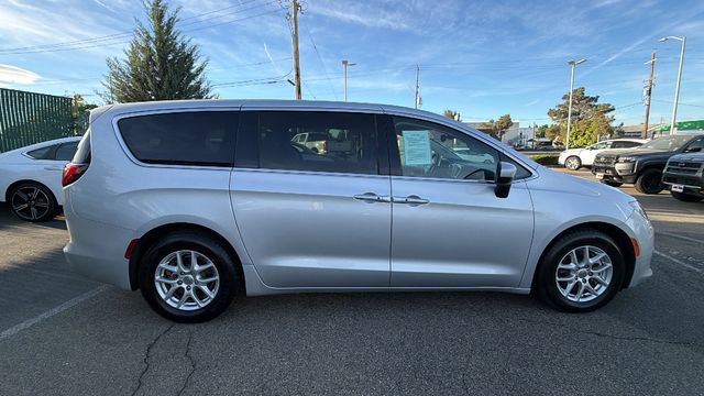 Used 2023 Chrysler Voyager LX FWD image 3