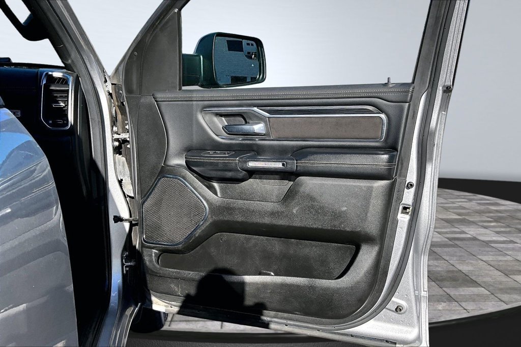 Used 2024 RAM 1500 Laramie AWD/4WD image 15