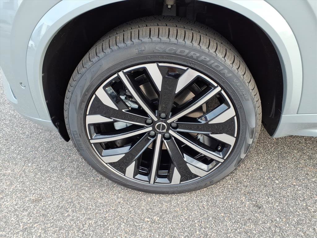 New 2026 Volvo XC90 B6 Plus w/ Protection Package Premier AWD/4WD image 11