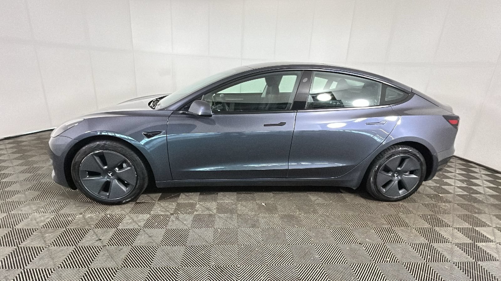 Used 2023 Tesla Model 3 Standard Range RWD video 5