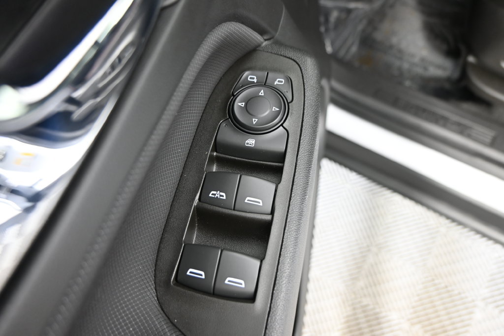 Used 2023 Chevrolet Equinox RS AWD/4WD image 19
