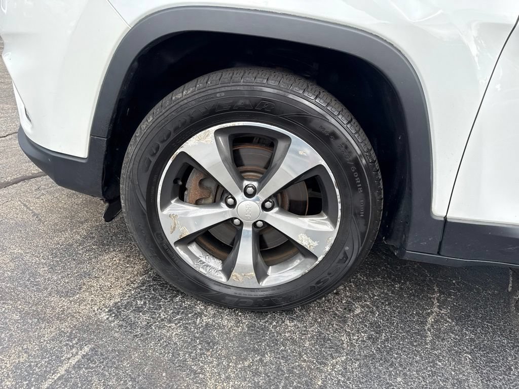 Used 2019 Jeep Cherokee Limited AWD/4WD image 11