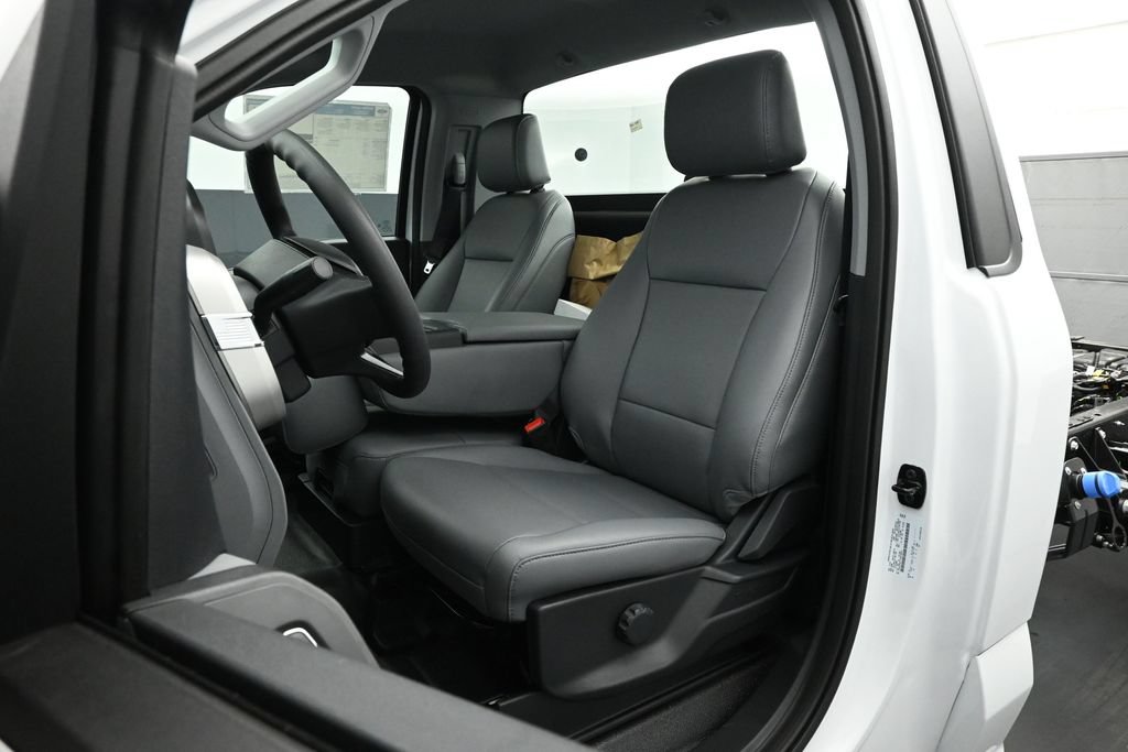 New 2026 Ford F450 XL w/ XL Chrome Package RWD image 8