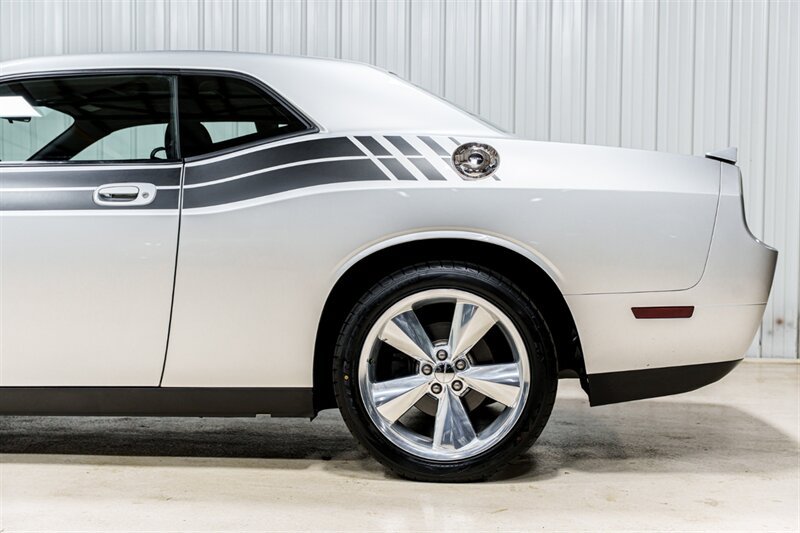 Used 2010 Dodge Challenger SE RWD image 4