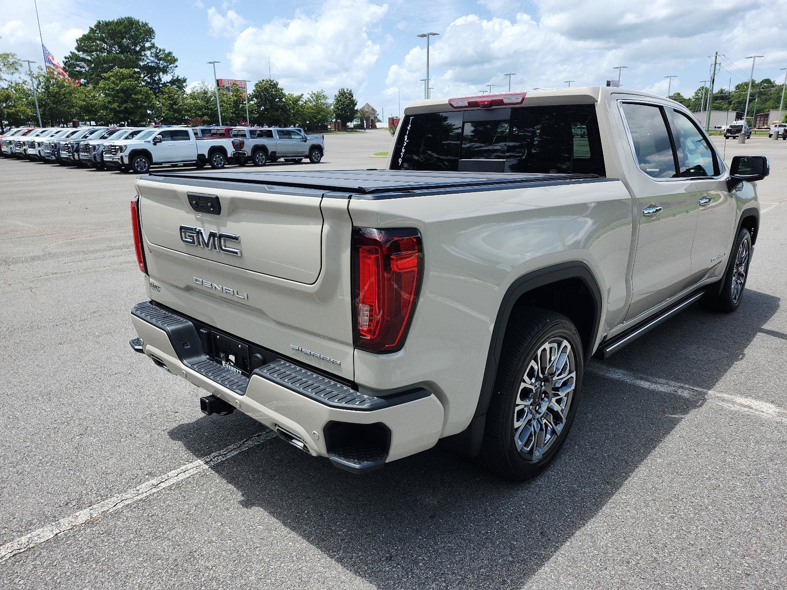 Certified 2026 GMC Sierra 1500 Denali Ultimate AWD/4WD image 3