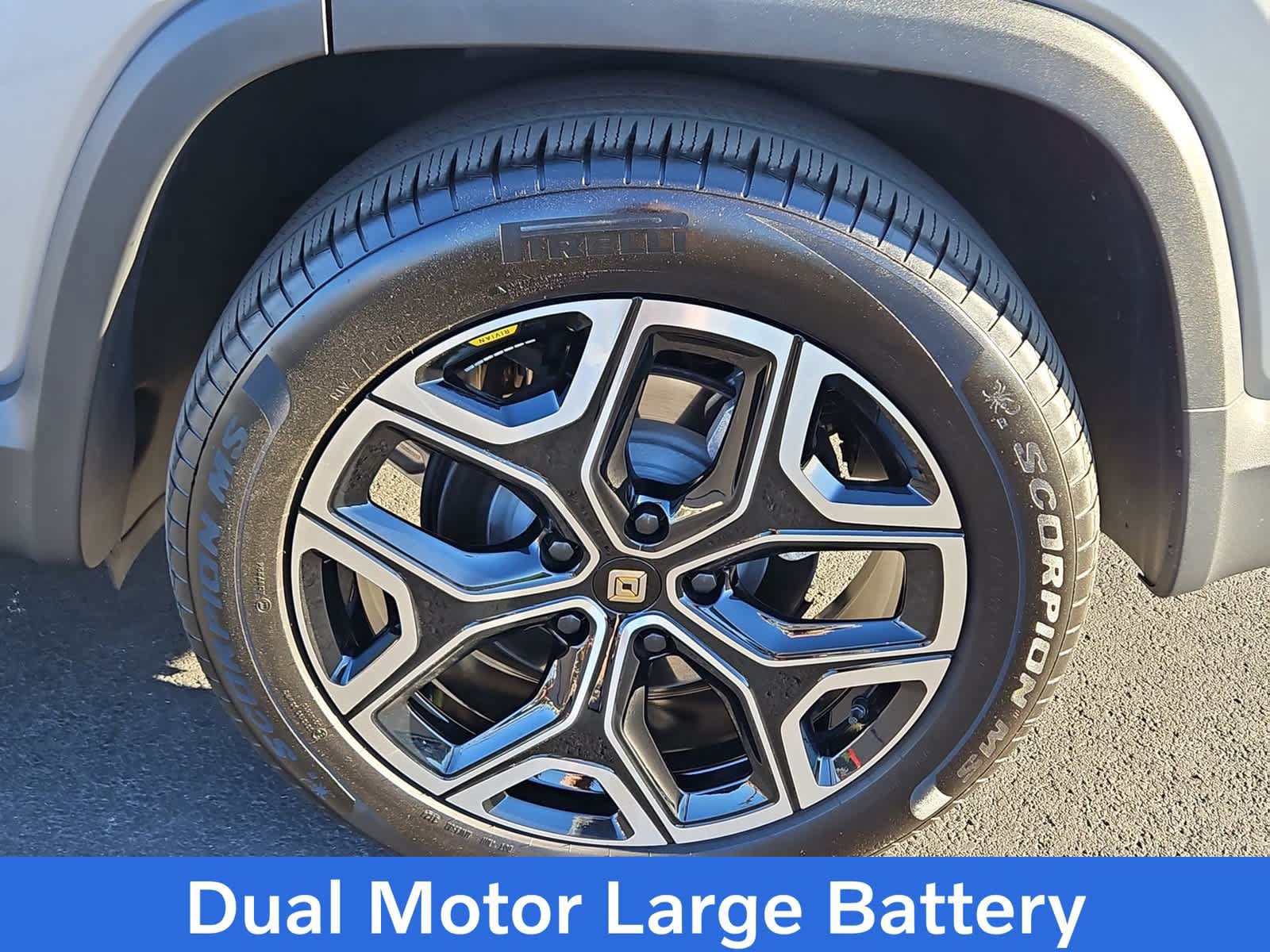 Used 2025 Rivian R1S Adventure Dual AWD/4WD image 12