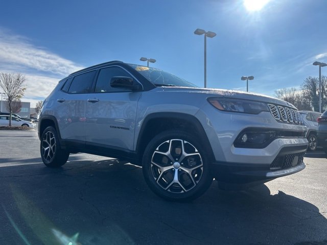 Used 2024 Jeep Compass Limited image 3