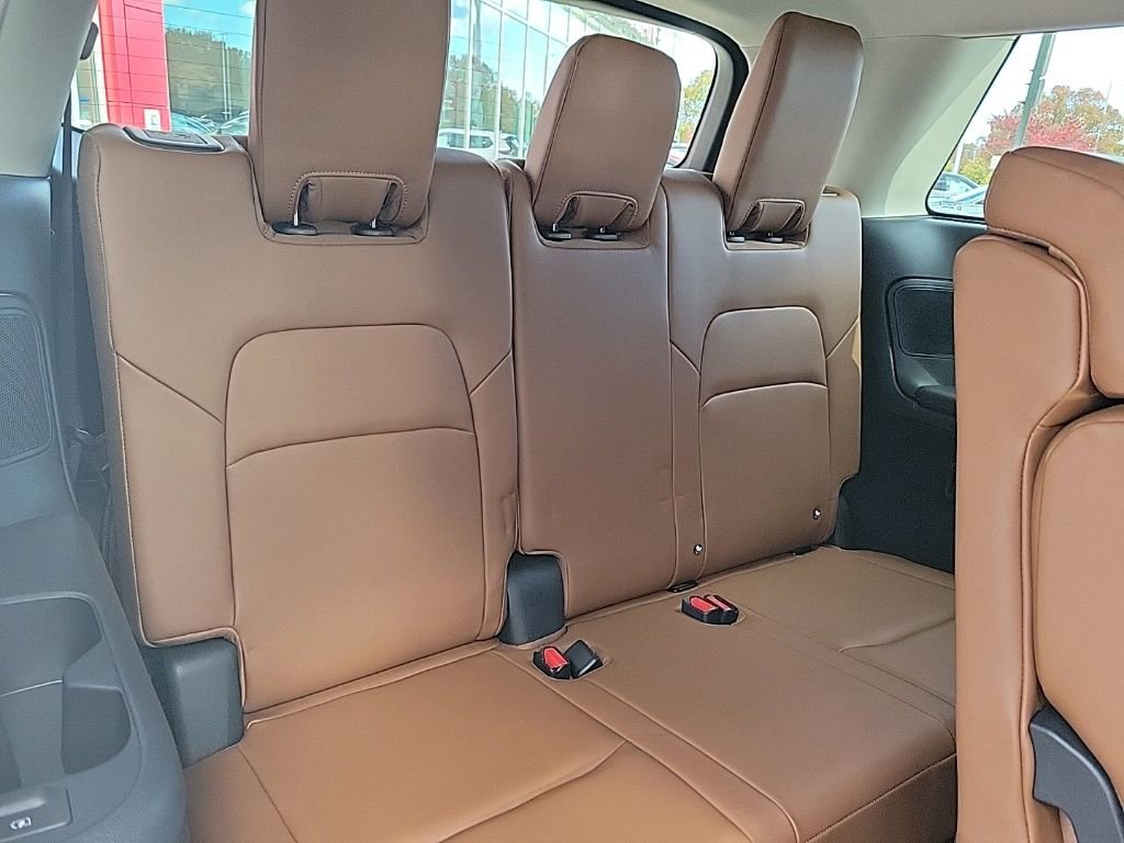 Used 2023 Nissan Pathfinder Platinum w/ Cargo Package image 18