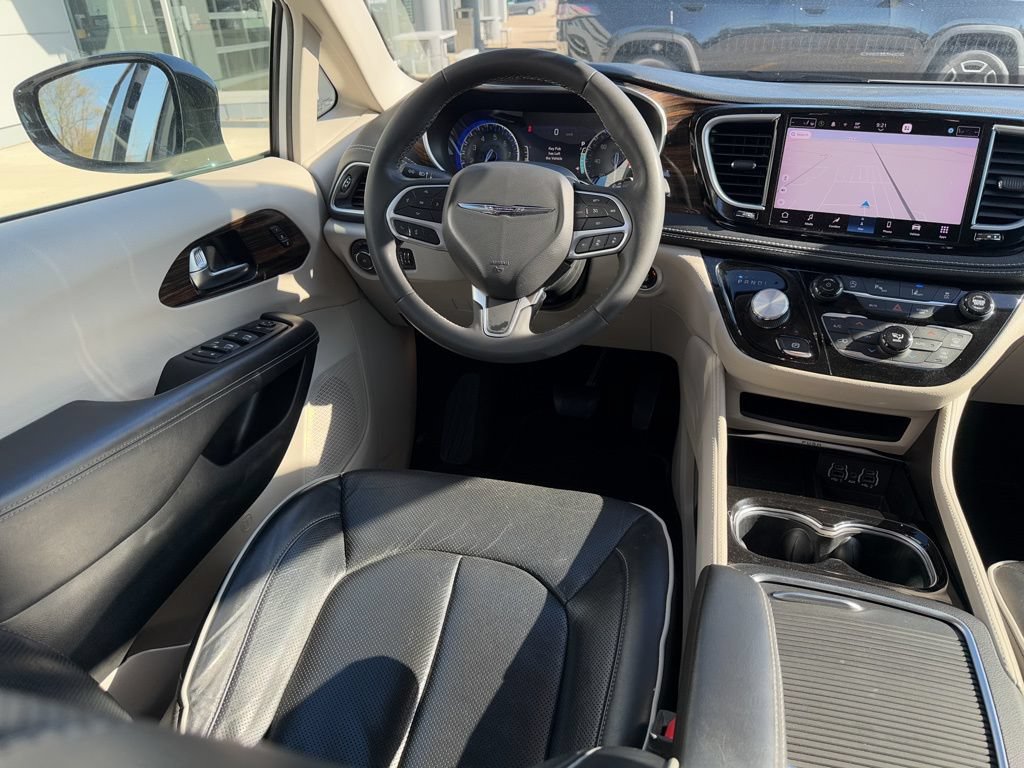 Used 2023 Chrysler Pacifica Limited FWD image 26