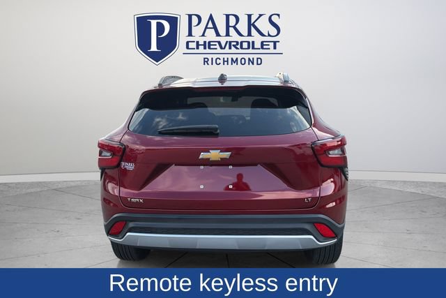 Used 2025 Chevrolet Trax LT FWD image 6