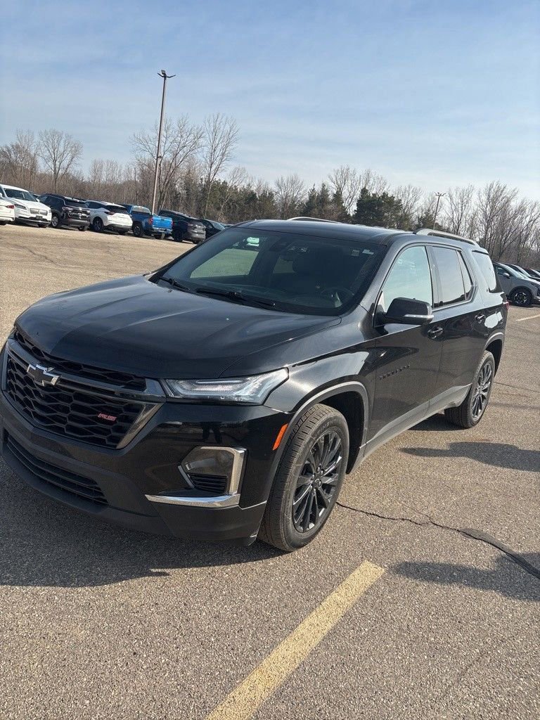 Used 2023 Chevrolet Traverse RS image 1
