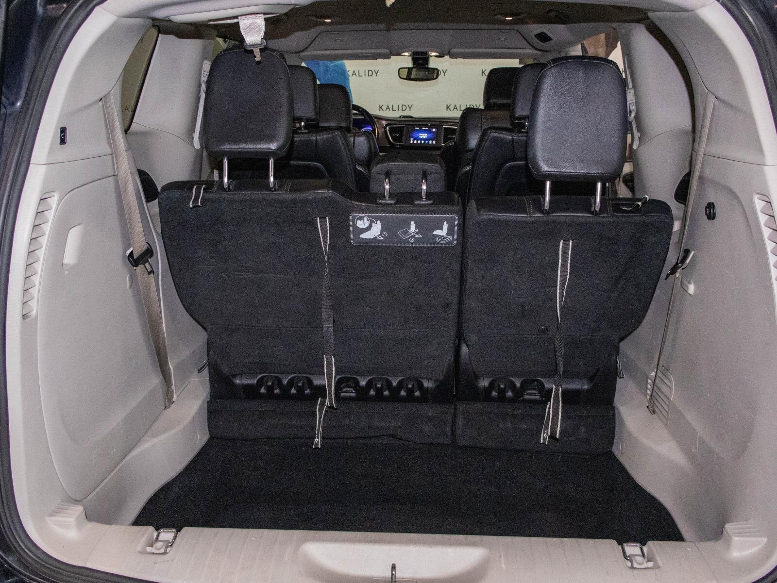 Used 2019 Chrysler Pacifica Touring-L image 23