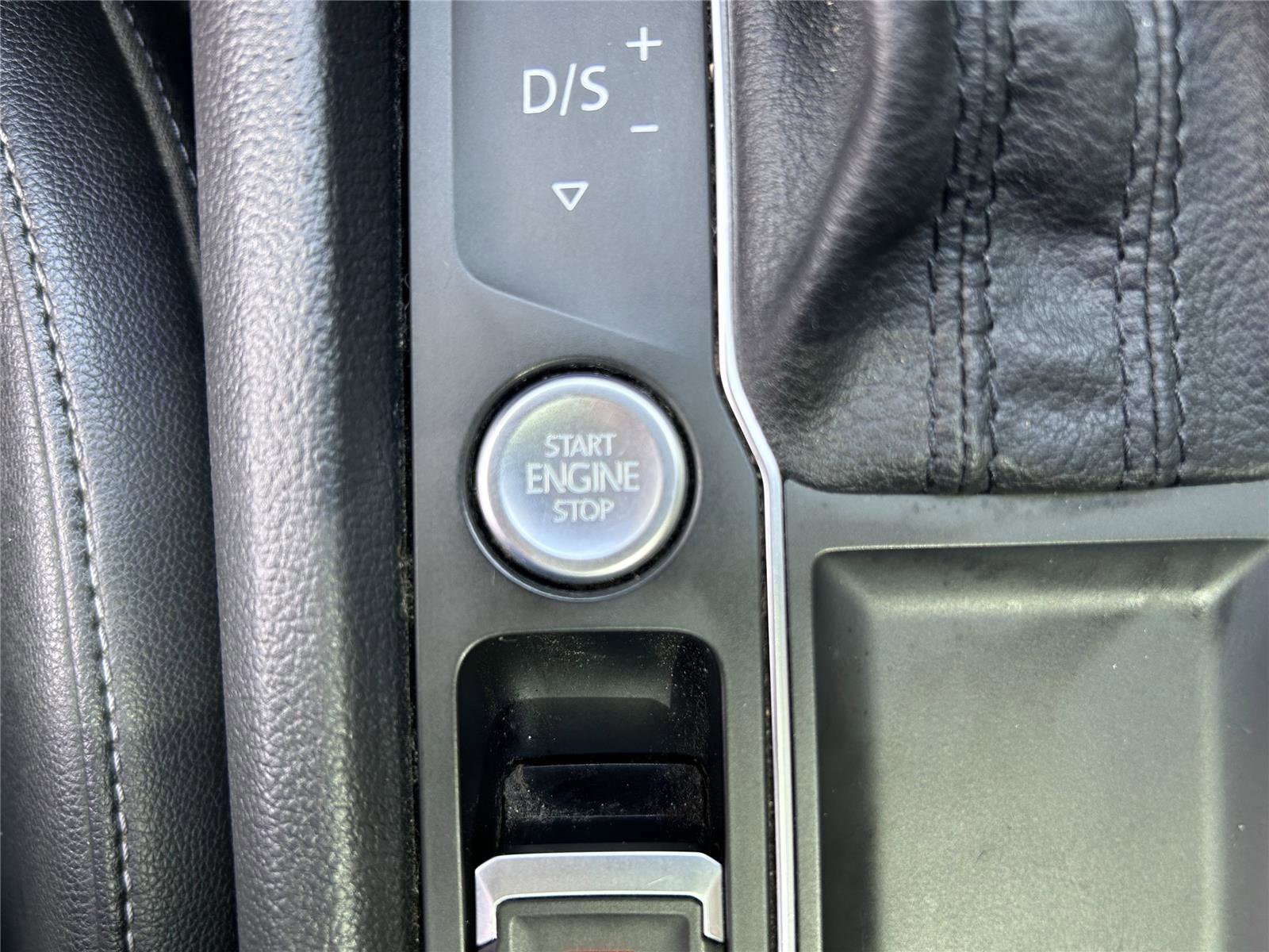 Used 2018 Volkswagen Atlas SEL FWD image 12