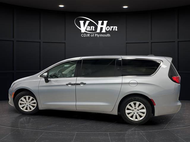 Used 2020 Chrysler Voyager L FWD image 4