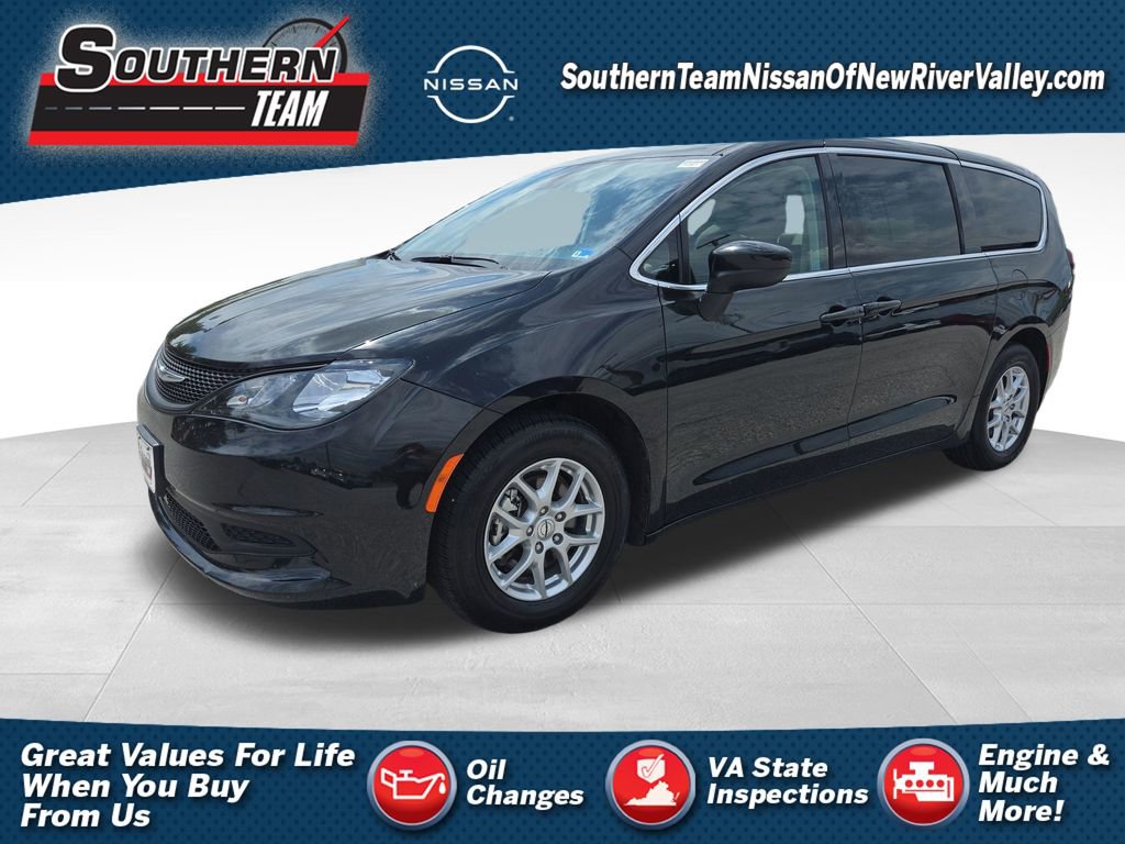 Used 2023 Chrysler Voyager LX FWD image 1