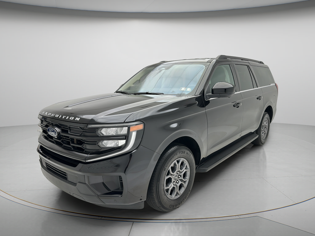 Used 2025 Ford Expedition Max Active AWD/4WD image 3