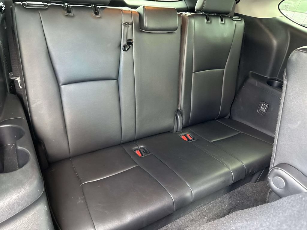 Used 2024 Toyota Highlander XLE FWD image 12