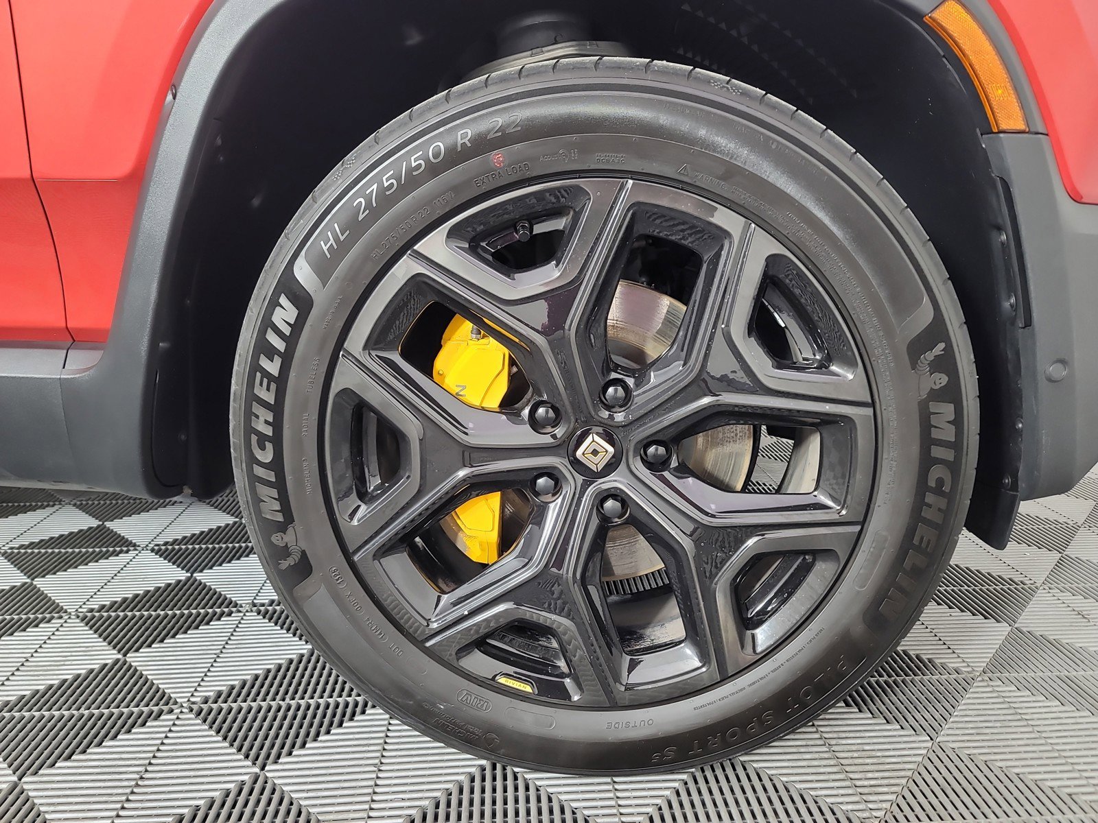 Used 2024 Rivian R1S Adventure image 11