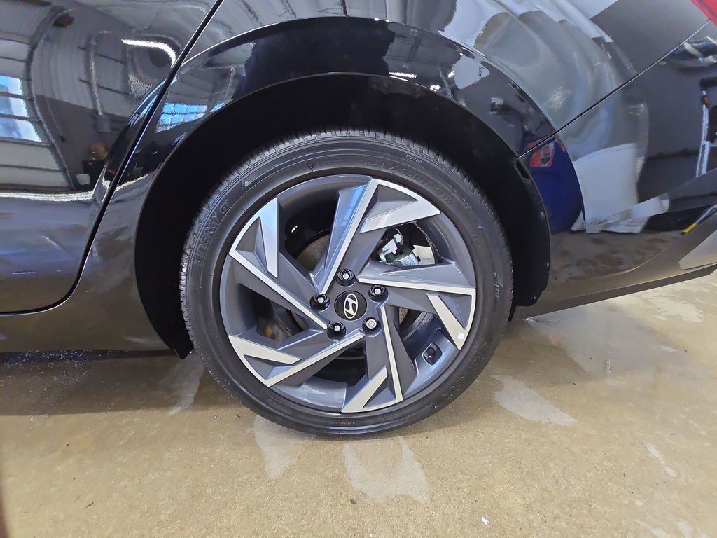 Certified 2025 Hyundai Elantra Limited image 34