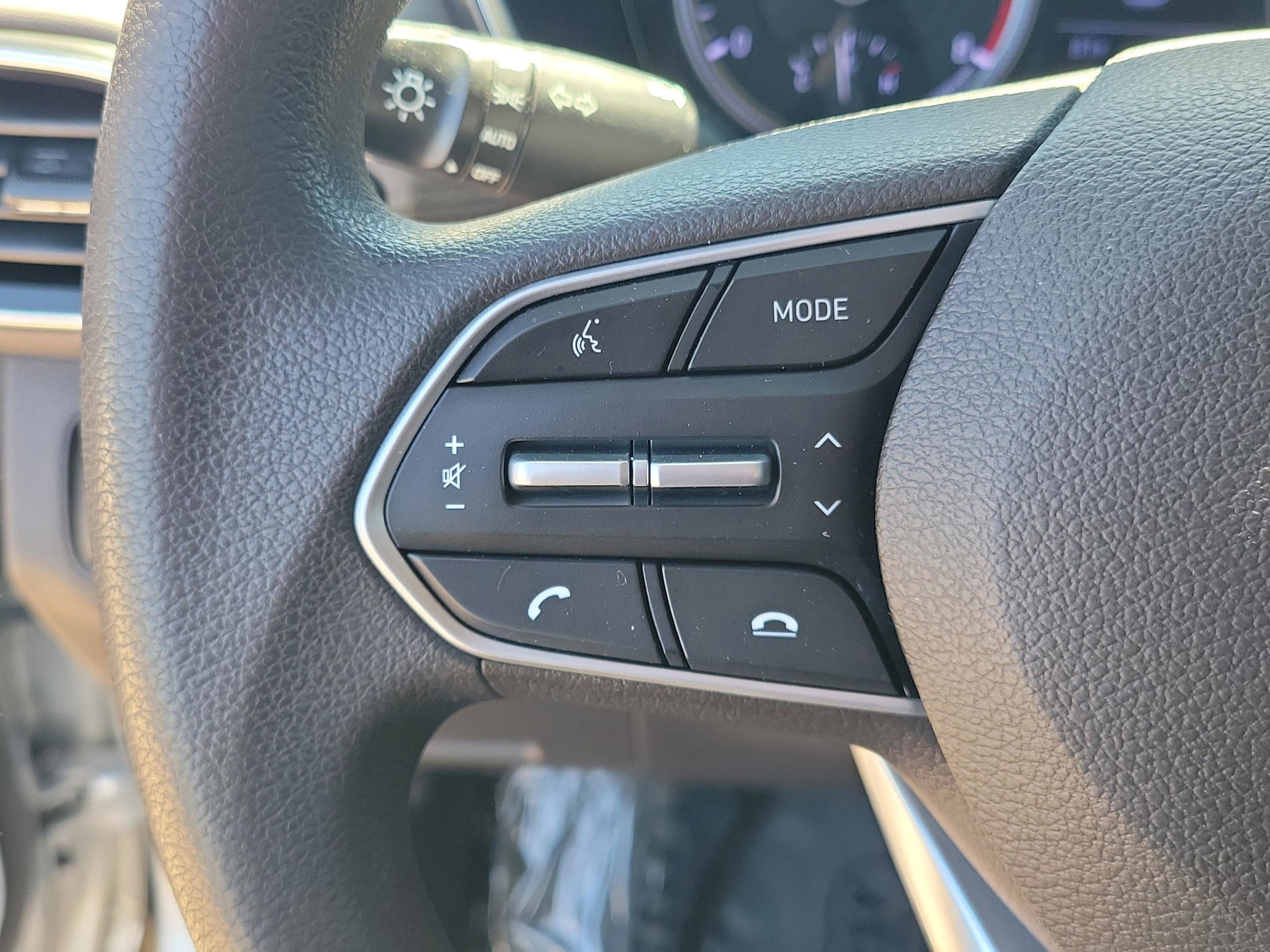 Used 2020 Hyundai Santa Fe SE image 25